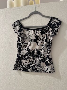 Silver gate Black & White Floral Off-Shoulder Camisole Top